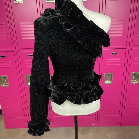 V. Chapman Messsina Black One Shoulder Blouse NWT - Picture 8 of 10